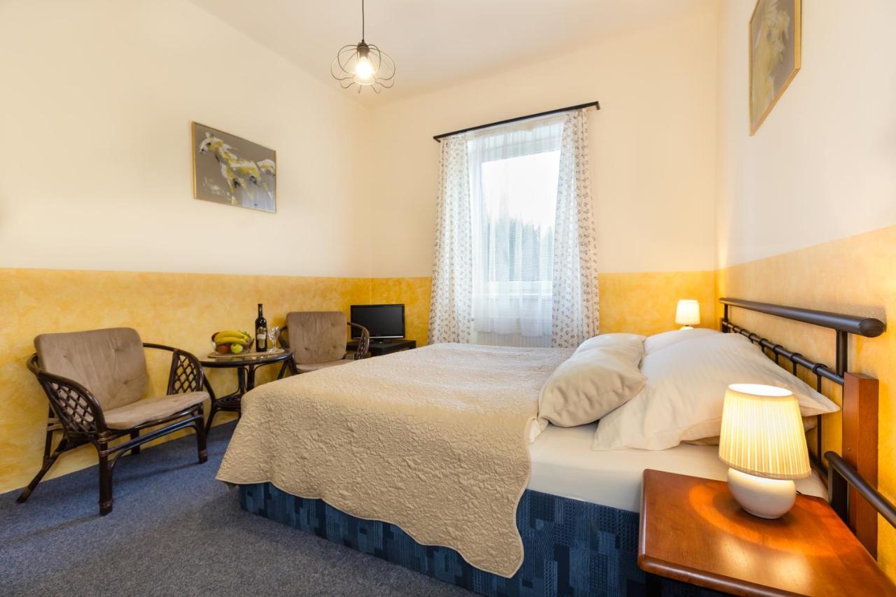 Hotel Atlas Τσέσκε Μπουντεγιόβιτσε Εξωτερικό φωτογραφία