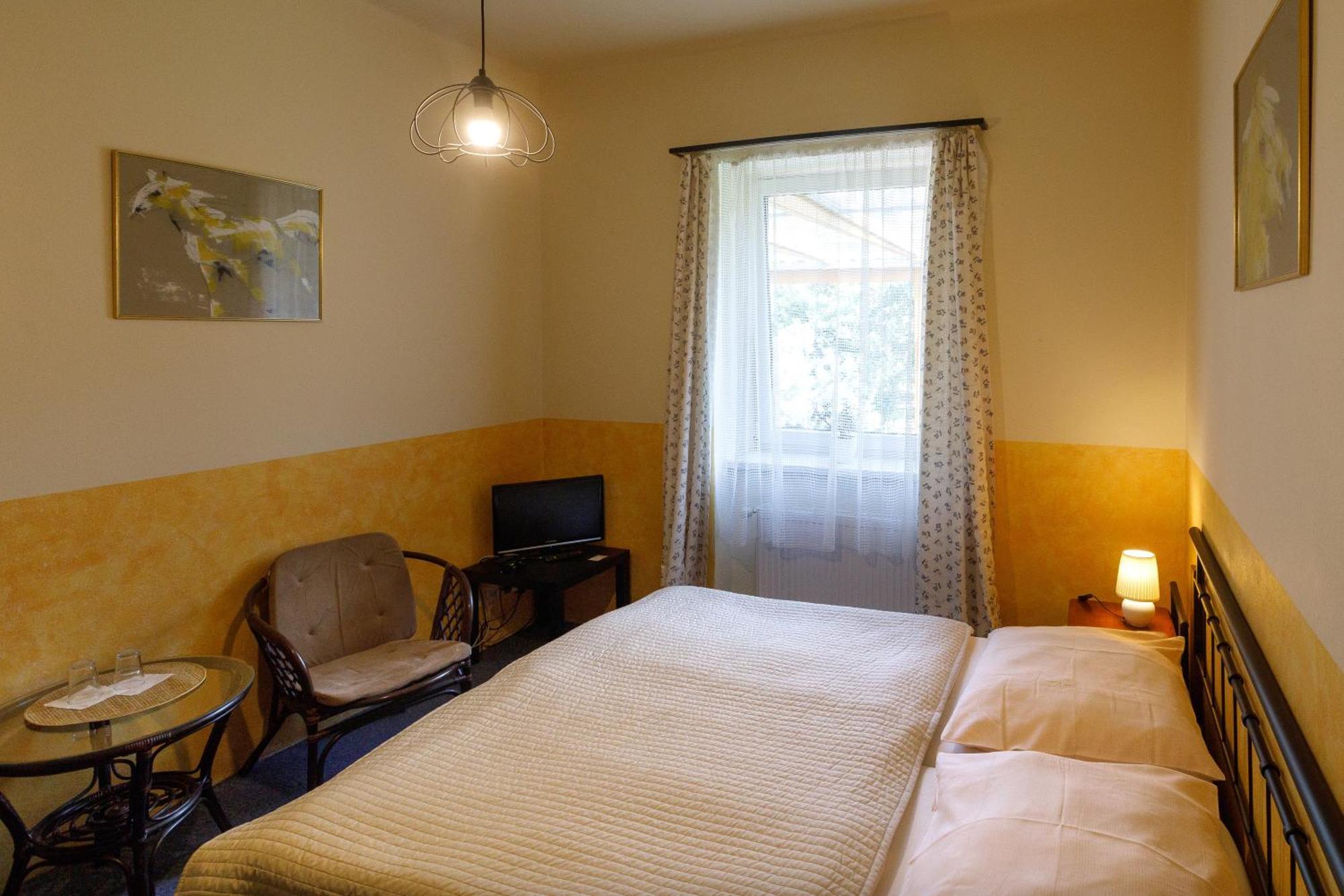 Hotel Atlas Τσέσκε Μπουντεγιόβιτσε Δωμάτιο φωτογραφία